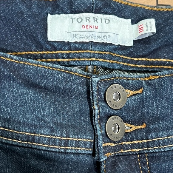 B8.4 Like New Torrid Flare Jean - Vintage Stretch Dark Wash Denim Jeans 18T - Picture 5 of 6